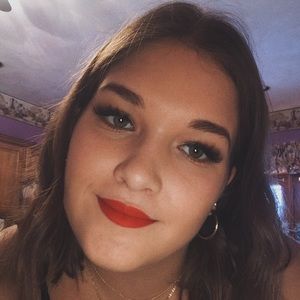 Meet your Posher, Katelyn